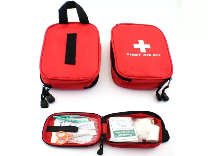 Φαρμακείο πρώτων βοηθειών ζώνης γεμάτο