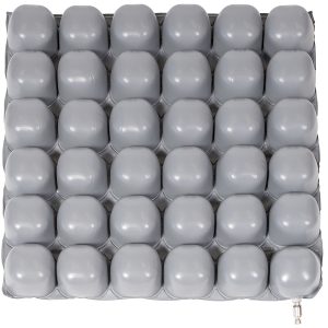 Μαξιλάρι κατακλίσεων με αεροκυψέλες 47 x 41 x 5cm 2 Έτη εγγύησης Μέγιστο Βάρος 130 kg Χαρακτηριστικά Μαξιλάρι κατακλίσεων με αεροκυψέλες Το Μαξιλάρι Κυψελών Αέρα είναι Ρυθμιζόμενο στις Ανάγκες του Ατόμου με την Προσαρμογή του Όγκου Αέρα Ανακουφίζει και Εκτονώνει την Πίεση του Χρήστη από την Καθιστική Θέση Προστατευτική επίστρωση από PVC για εύκολο καθάρισμα Συμπεριλαμβάνεται Κάλυμμα Stretch (Εγγύηση 6 μήνες) Kit Επιδιόρθωσης Χειροκίνητο Έμβολο Αέρα (Εγγύηση 6 μήνες) Ελαφρύ και εύκολο στην μεταφορά Μεταξένια αίσθηση και απαλότητα για μέγιστη προστασία των μαλακών ιστών Εύκολη προσαρμογή με ρύθμιση αέρα για μεγαλύτερη άνεση Εργονομικός σχεδιασμός ΚΩΔΙΚΟΣ ΜΑΞΙΛΑΡΙΟΥ ΔΙΑΣΤΑΣΕΙΣ ΜΑΞΙΛΑΡΙΟΥ (ΜxΠxΥ) ΚΑΤΑΛΛΗΛΟ ΓΙΑ ΑΝΑΠΗΡΙΚΑ ΑΜΑΞΙΔΙΑ ΜΕ ΠΛΑΤΟΣ ΚΑΘΙΣΜΑΤΟΣ: 0810231 41 x 41 x 5cm 41cm - 43cm 0810232 47 x 41 x 5cm 43cm - 46cm
